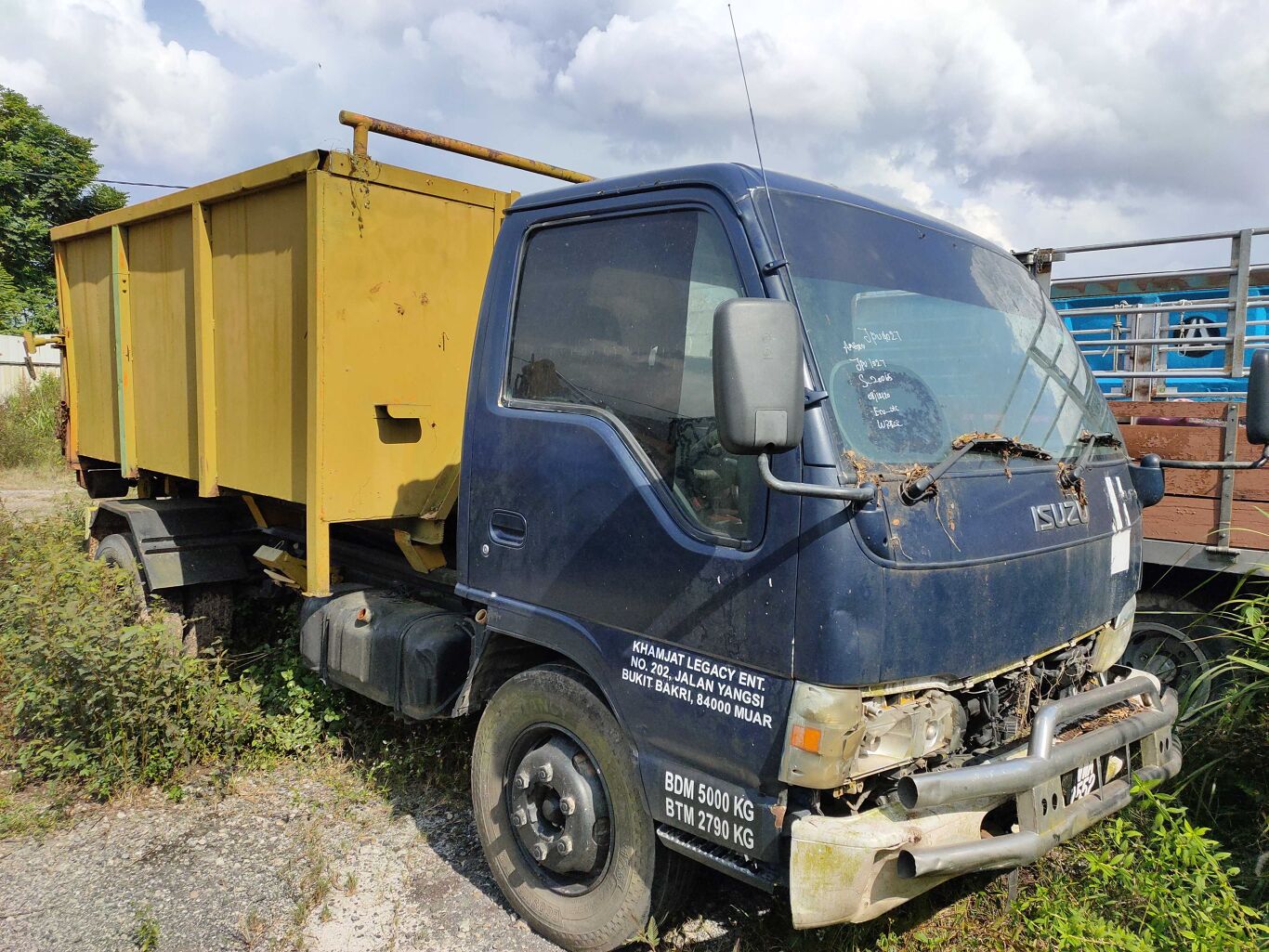 Isuzu npr75l m